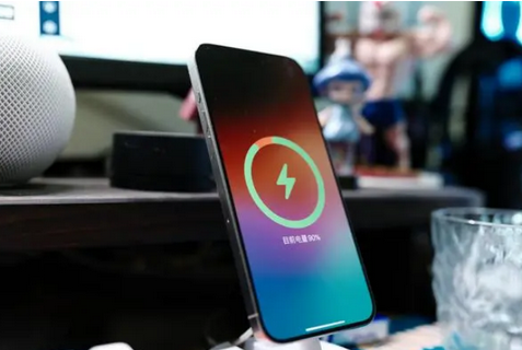 畅好乡苹果15换屏服务分享用什么充电器给iPhone15充电更好 